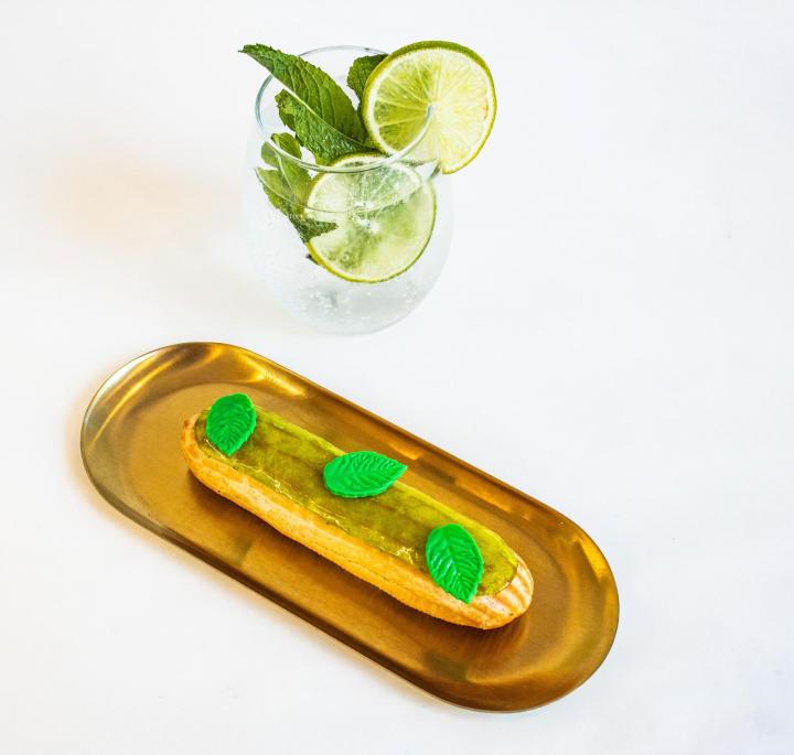 Des éclairs et d’autres pâtisseries délicieuses en desserts